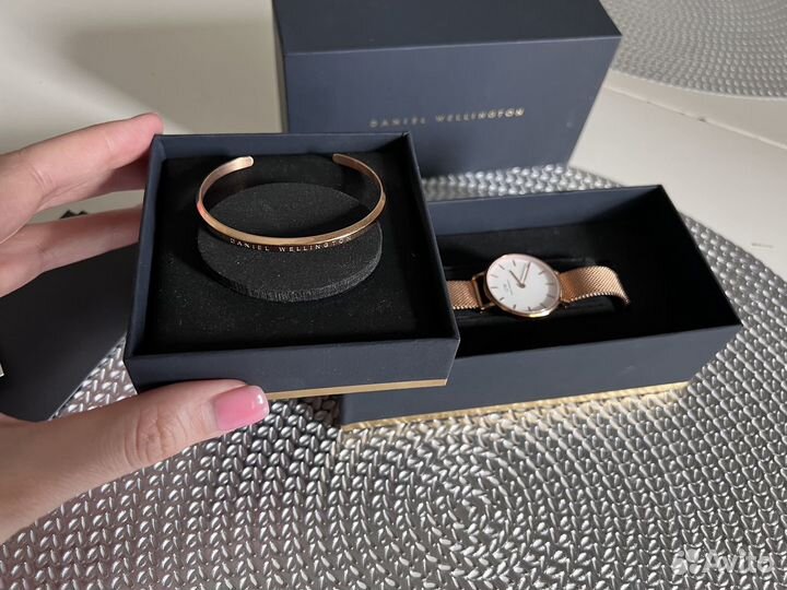 Наручные часы и браслет Daniel Wellington