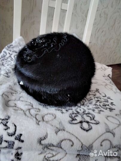 Меховая женская шапка с декором