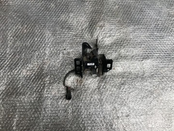 Замок капота Cadillac Escalade III 06-14