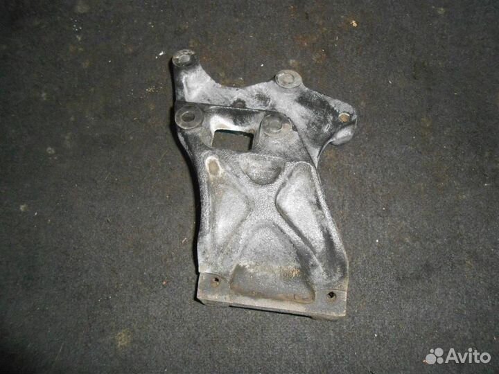 Кронштейн кондиционера Toyota Caldina ET196(92-02)