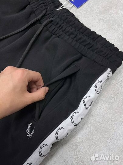 Спортивные штаны Fred perry лампасЫ