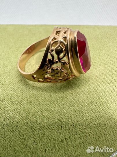 Советский золотой перстень с корундом 583 пробы
