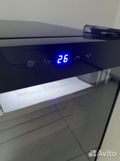 Хьюмидор-холодильник Howard Miller на 250 сигар