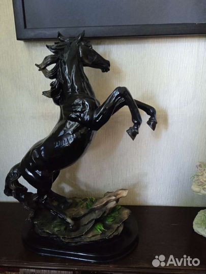 Статуэтка Конь