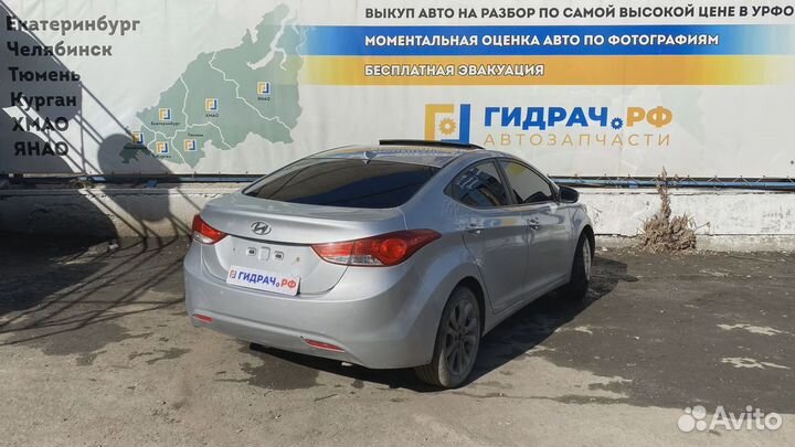 Отражатель в бампер задний правый Hyundai Avante (MD) 924063X000