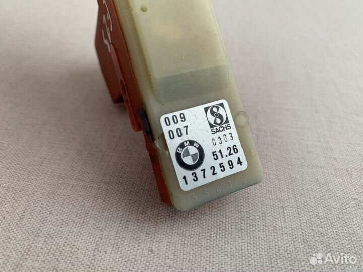 Активатор замка передней двери BMW E23 E24 E30