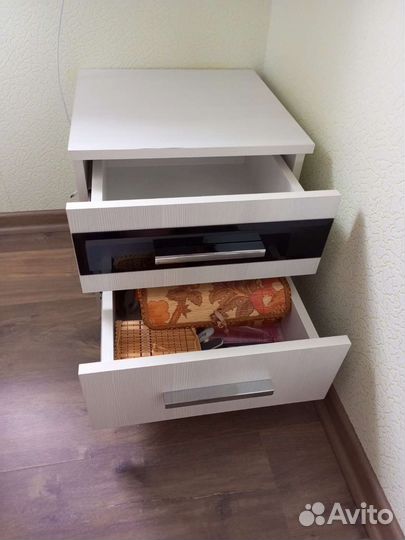 Тумба прикроватная белая
