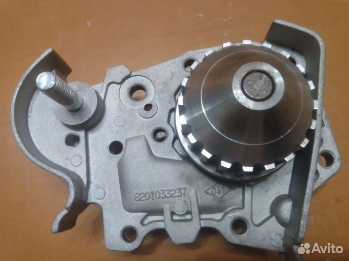 Помпа Логан дв1.4 оригинал до 2010г