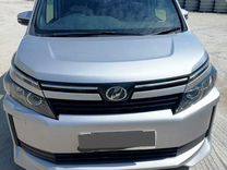 Toyota Voxy 2.0 CVT, 2014, 125 000 км, с пробегом, цена 2 100 000 руб.