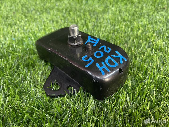 Подушка двигателя передняя Toyota Hiace/Regiusace