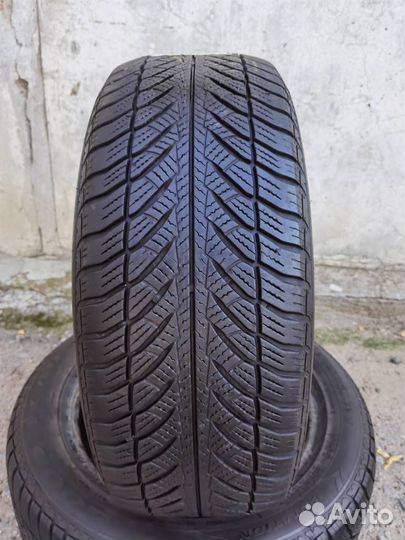 Goodyear UltraGrip Performance 225/55 R17 97H