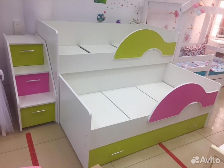 Детская двухъярусная кровать