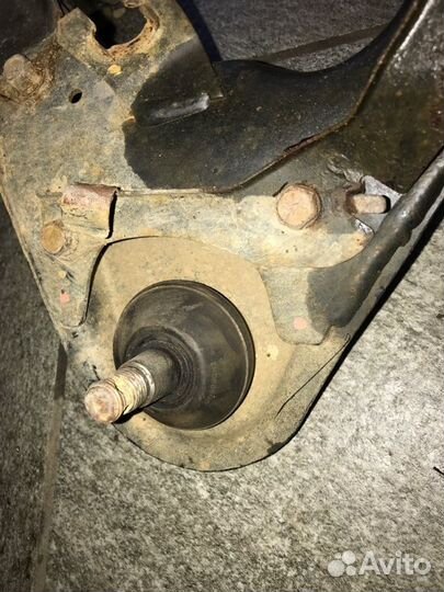 Рычаг передний левый верхний Mitsubichi L200 4N15