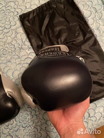 Боксерские перчатки 14oz leaders