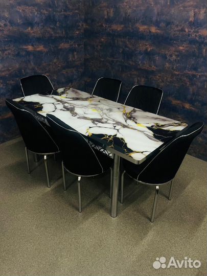 Стол со стульями на кухню