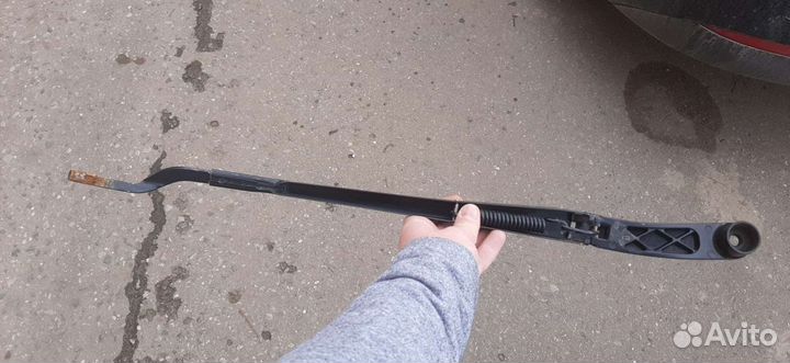 Поводок стеклоочистителя левый церато 3