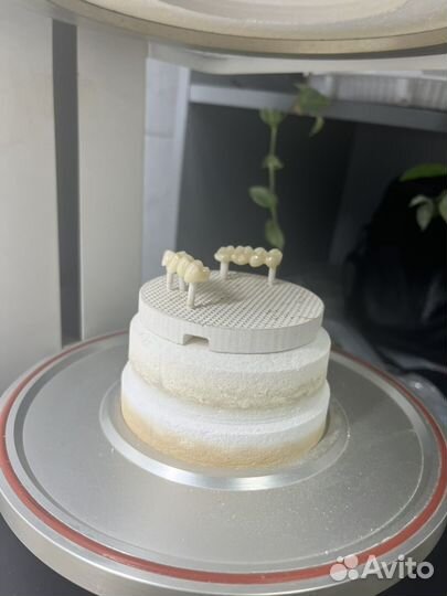 Зубной техник керамист