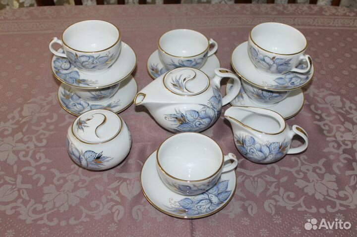 Фарфоровый чайный сервиз