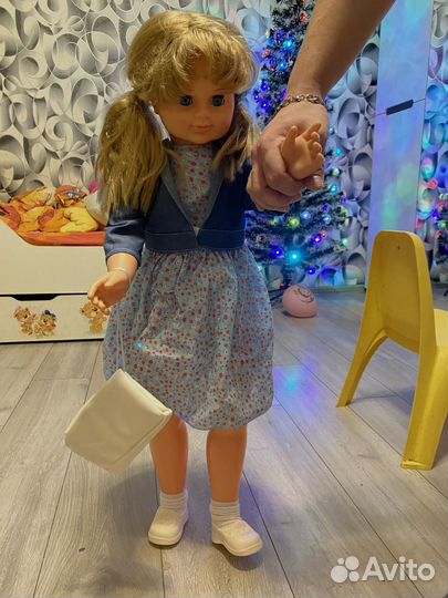 Кукла большая Снежена