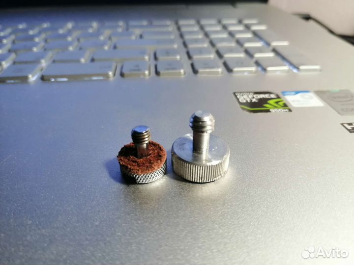 Винт крепления фотоаппарата в чехле