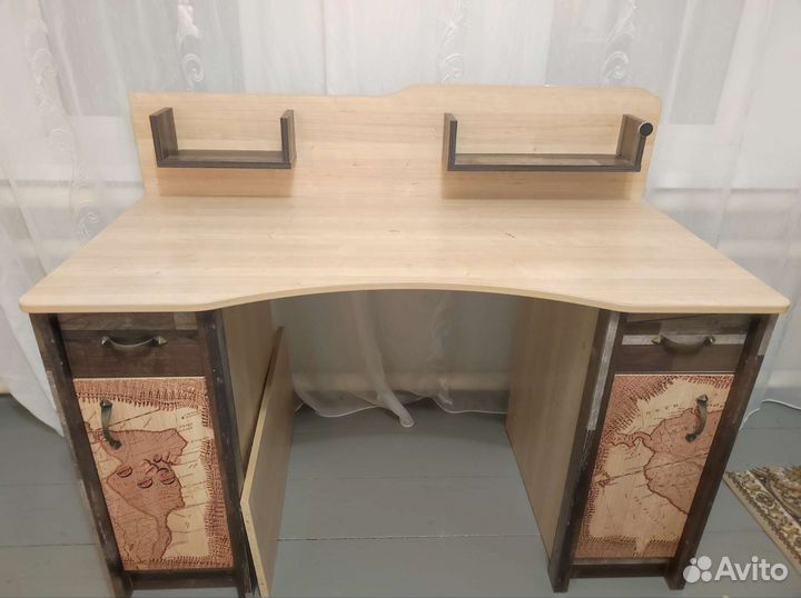 Письменный стол для школьника бу