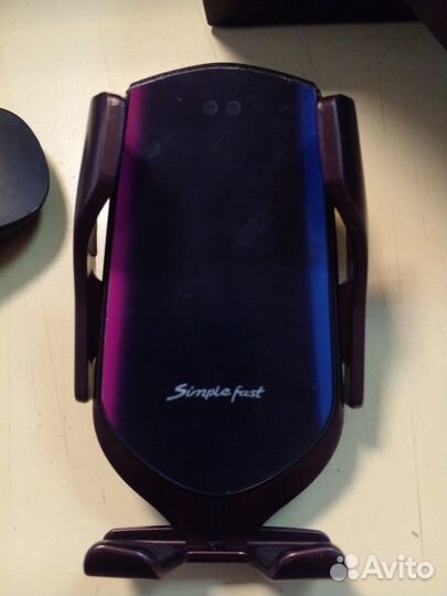 Автомобильный держатель с беспроводной зарядкой