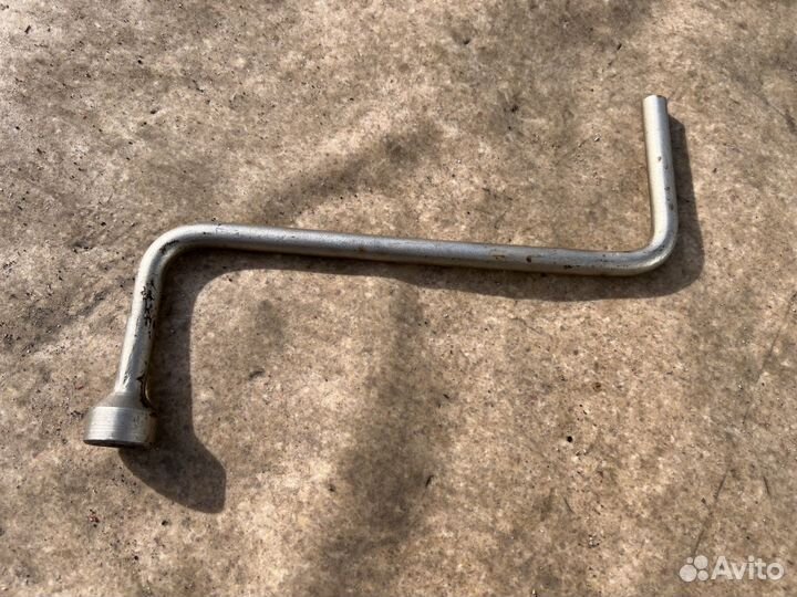 Bmw e36 оригинальный колесный ключ