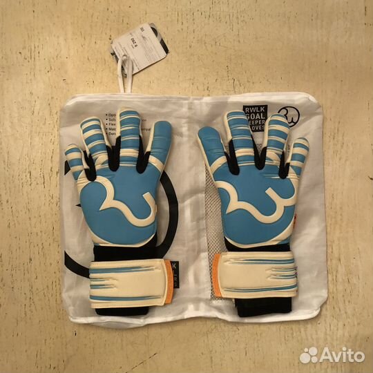 Вратарские перчатки