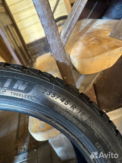 Michelin X-Ice North 4 235/45 R18