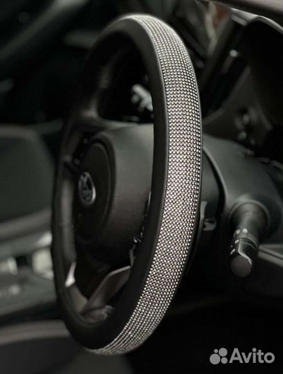 Оплетка на руль со стразами