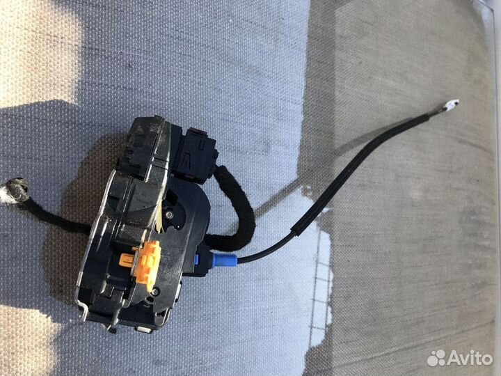 Opel Mokka передний правый замок