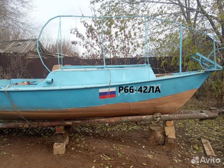 Лодка рыбацкая транспортная