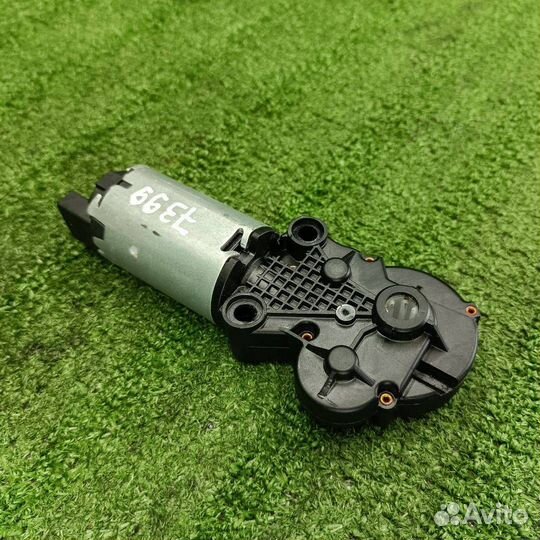 Моторчик регулировки сиденья передний правый