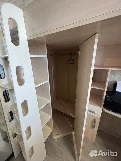 Детская мебель, двухэтажная кровать,школьный стол