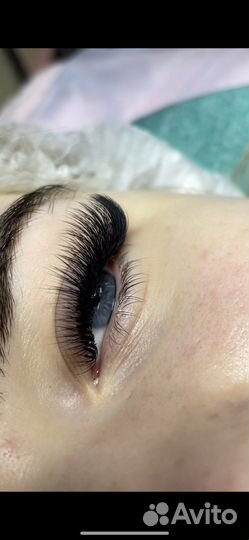 Мастер по наращиванию ресниц