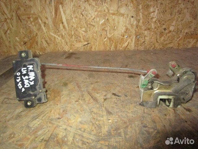 Замок двери задней левой Nissan Maxima (J30) 1988