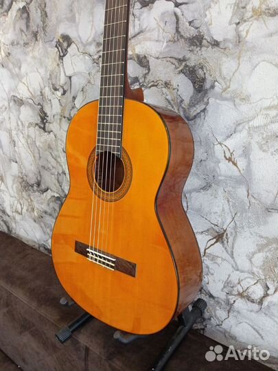 Классияечкая гитара yamaha CG102