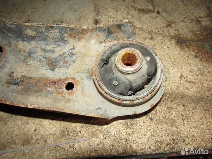 Рычаг передний левый Aveo (T300) 2011