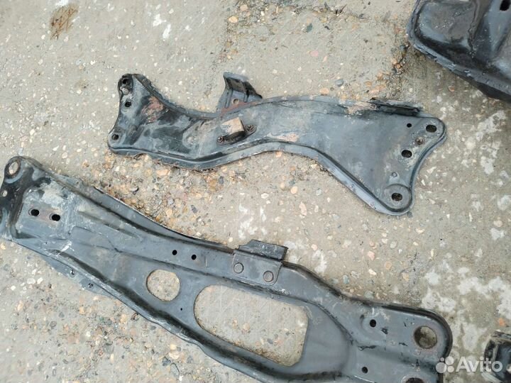 Передний подрамник мазда кседос6/mazda xedos6 98г