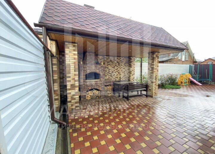 Дом 270 м² на участке 5,5 сот.