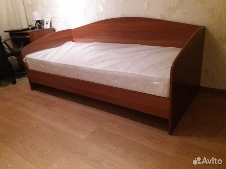 Кровать