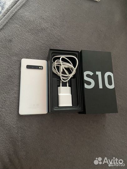 Samsung Galaxy S10, 8/128 ГБ