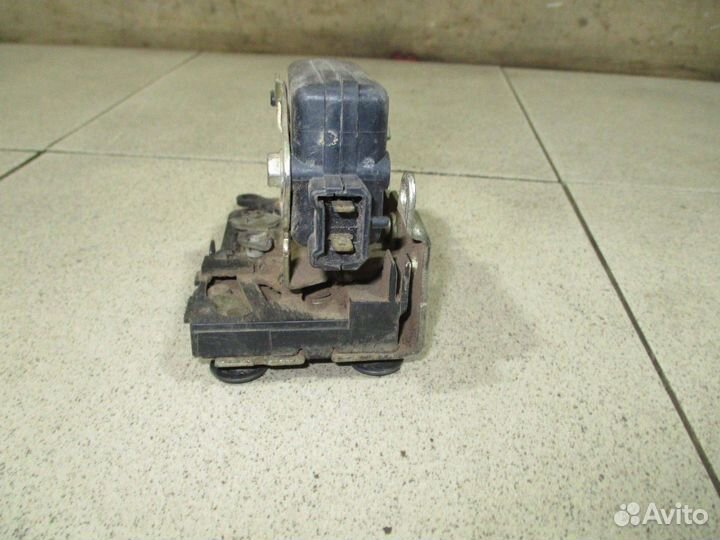 Замок двери передней правой Renault Logan 1