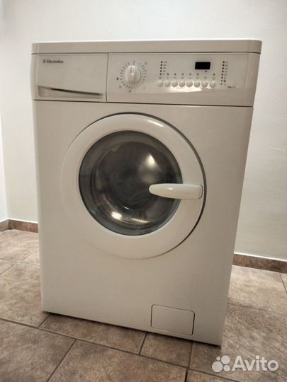 Стиральная машина Electrolux EWS 1105 узкая