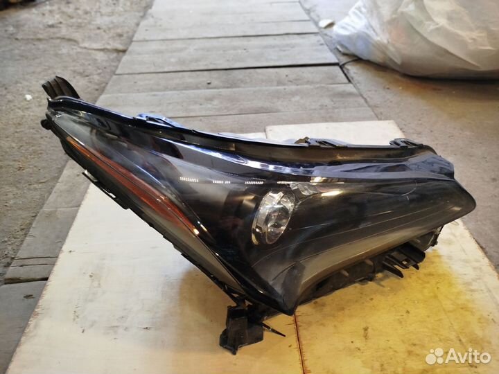 Фара передняя правая Lexus nx200