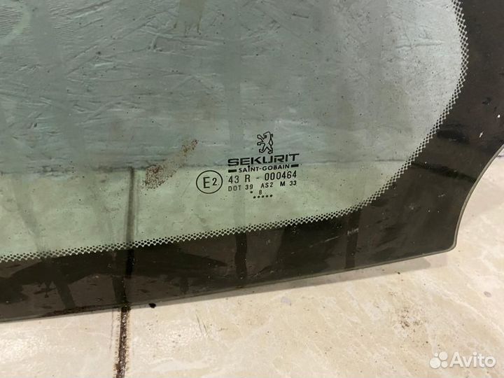 Стекло треугольник заднее левое Peugeot 306