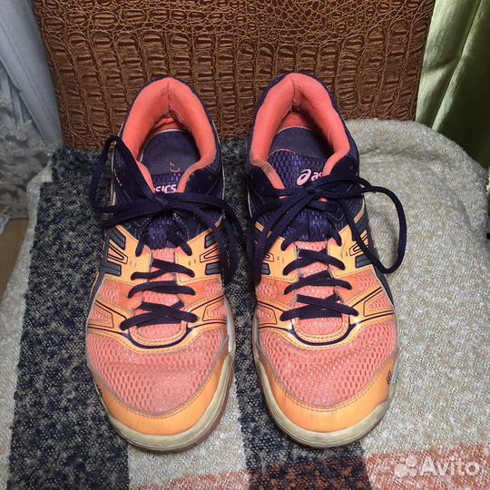 Кроссовки женские asics