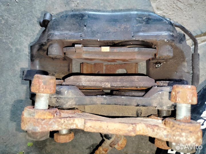 Передние суппорта Brembo Mitsubishi Outlander 3G