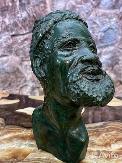 Коллекция бюстов из Кении. Камень змеевик