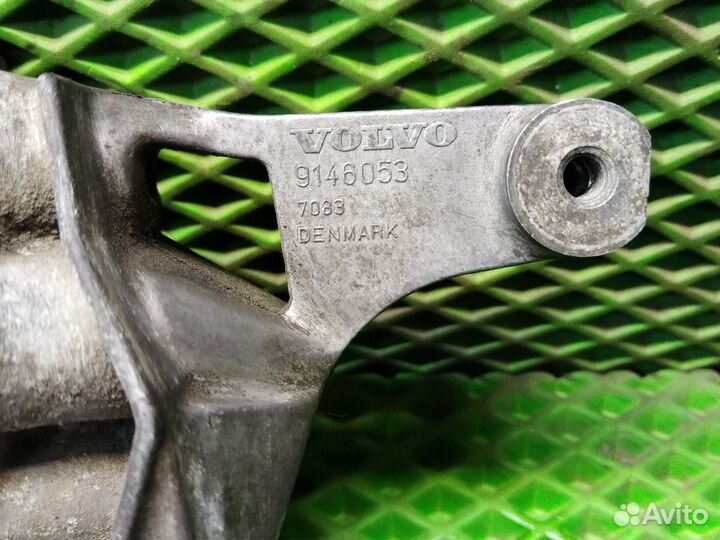 Кронштейн крепления двигателя Volvo s40